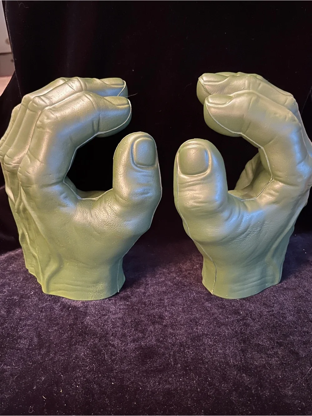 Marvel Hasbro 2015 Avengers Hulk Open Grip Foam Hands